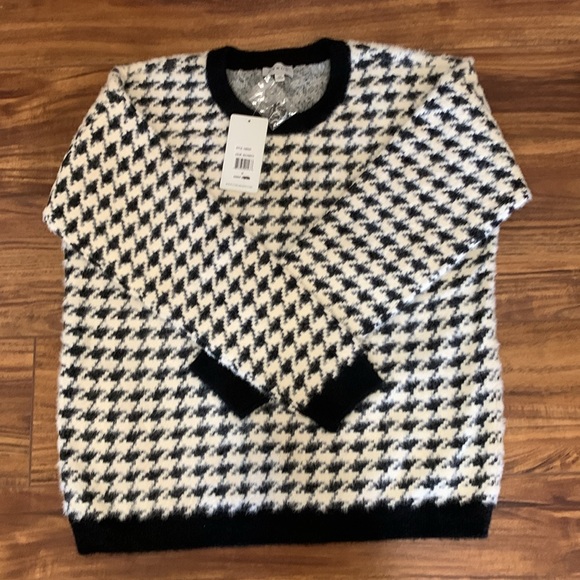 NWT CYRUS black and white houndtooth soft fuzzy crew neck sweater - Picture 1 of 9